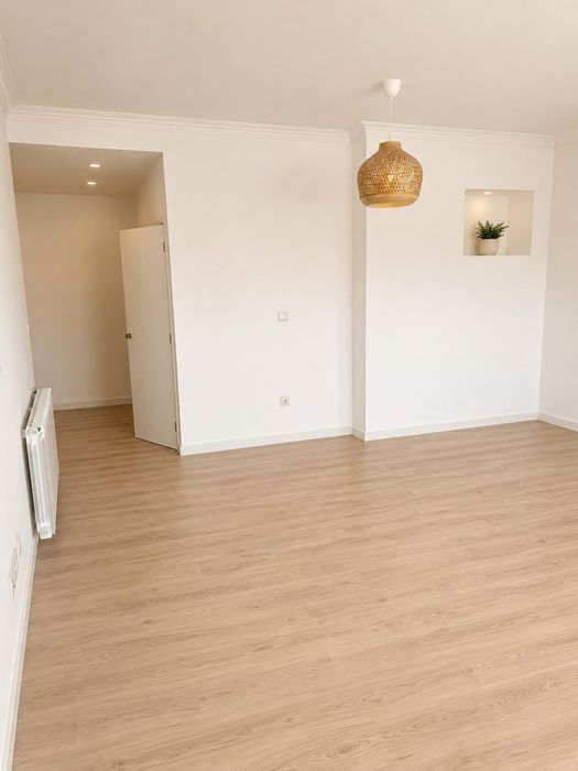 Apartamento T3 para Arrendamento no centro de Meirinhas