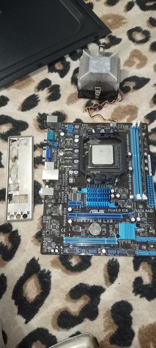 Продам материнскую плату Asus M5A78L-M LX3.