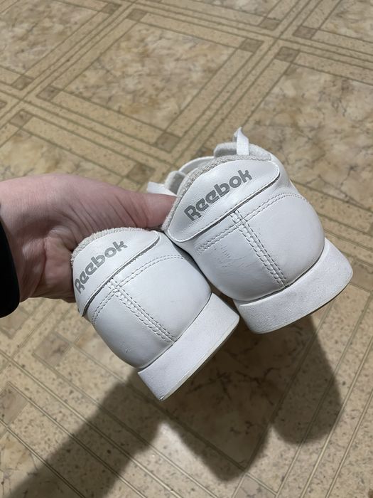 Кросівки шкіряні