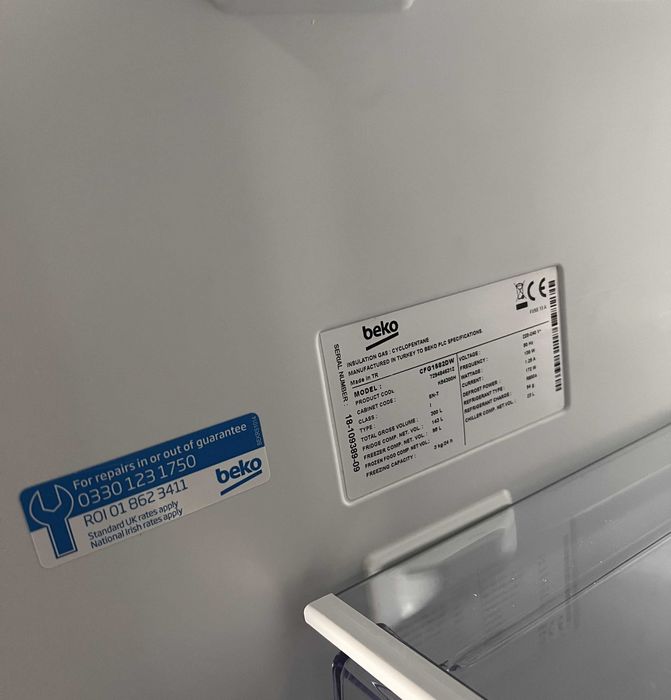 Frigorífico BEKO (como novo),  com dispensador de água, no frost