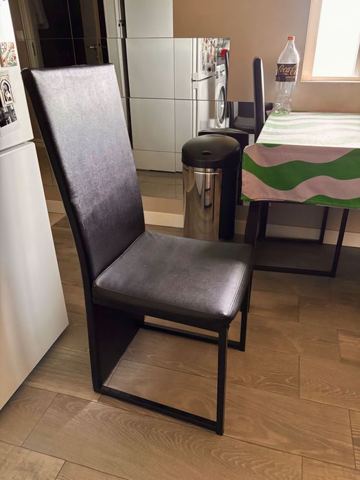 Mesa e 4 cadeiras