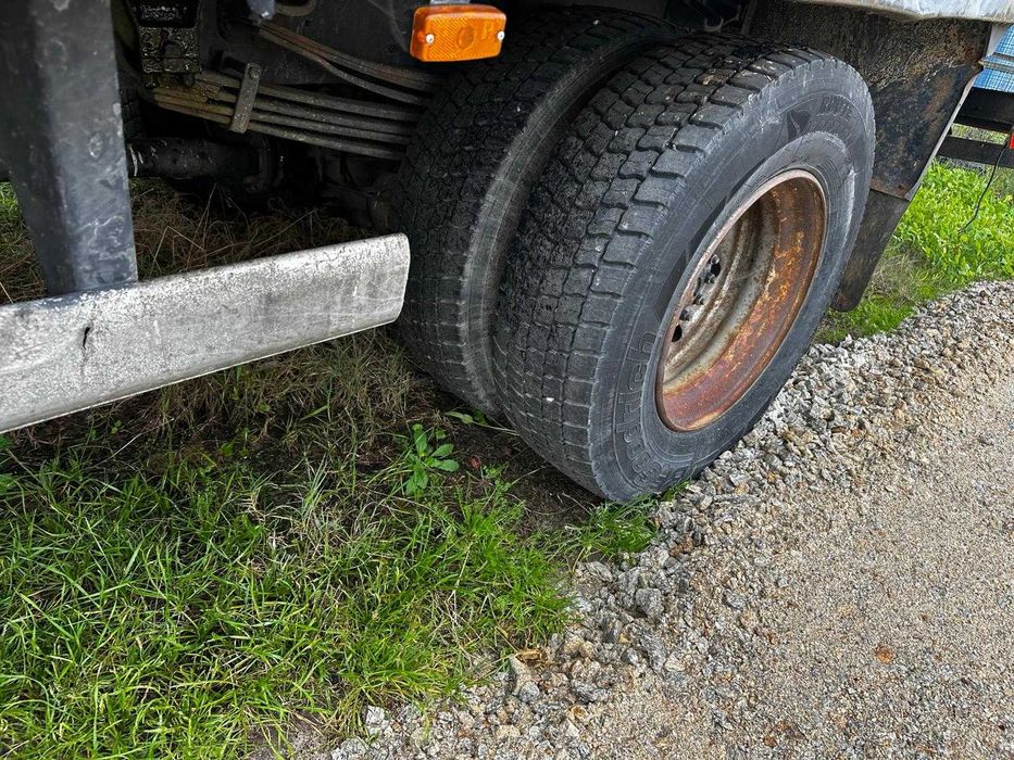 Volvo FL 6 - 14 com grua