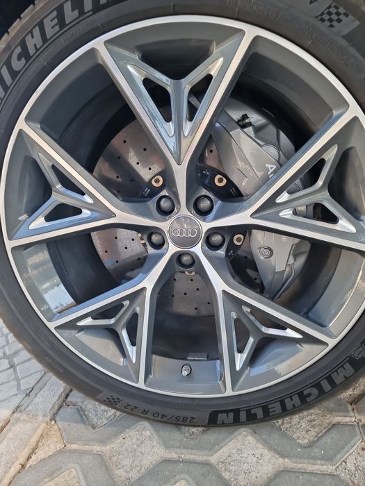 Audi Sq8 branca full