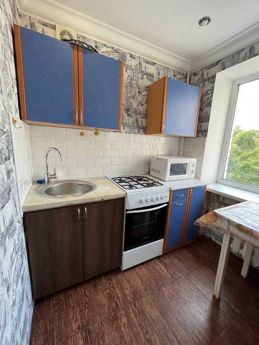 Продам 2 кімн. квартиру в р-ні " РОШЕН". 3/5 цегл.  Ремонт. 55000