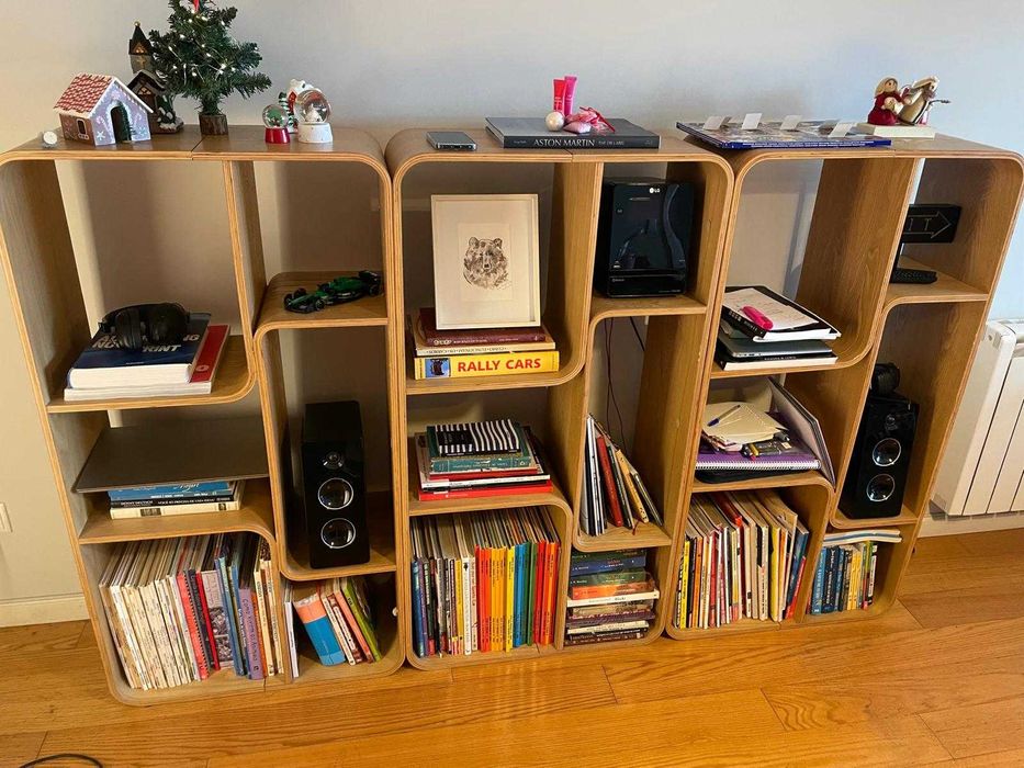 Estante de Design Modular ÁREA - Curvas em Madeira Natural