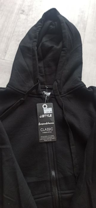 Nowa bluza z metka kolor czarny z kapturem