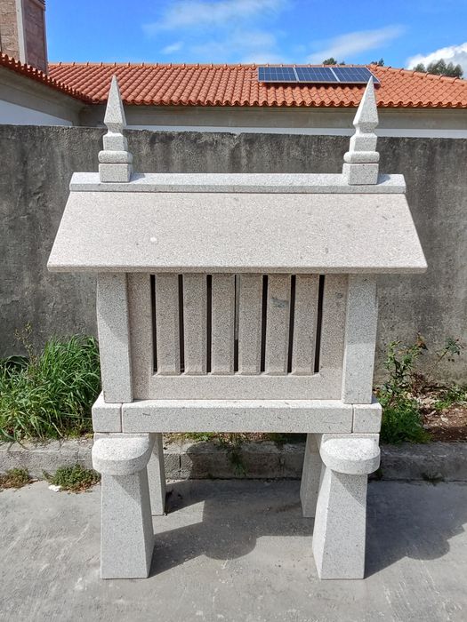 Espigueiro em granito de ponte de lima