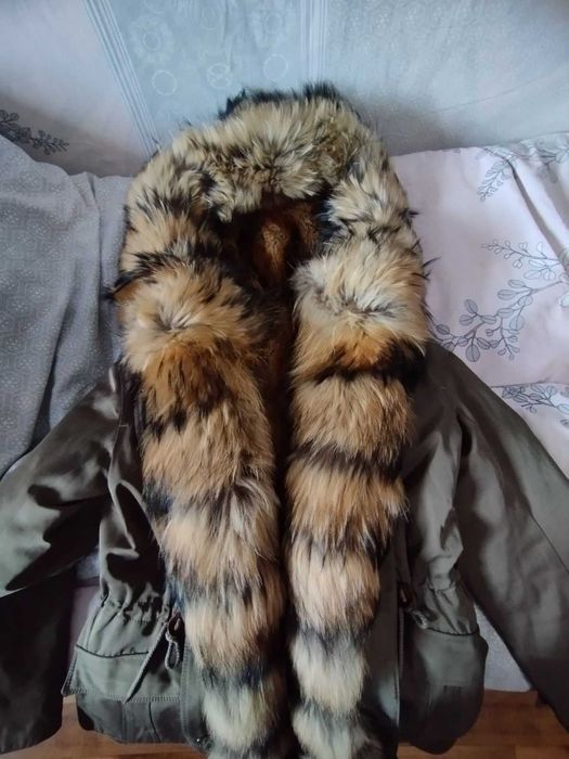Продам ПАРКУ с натуральным мехом, размер S