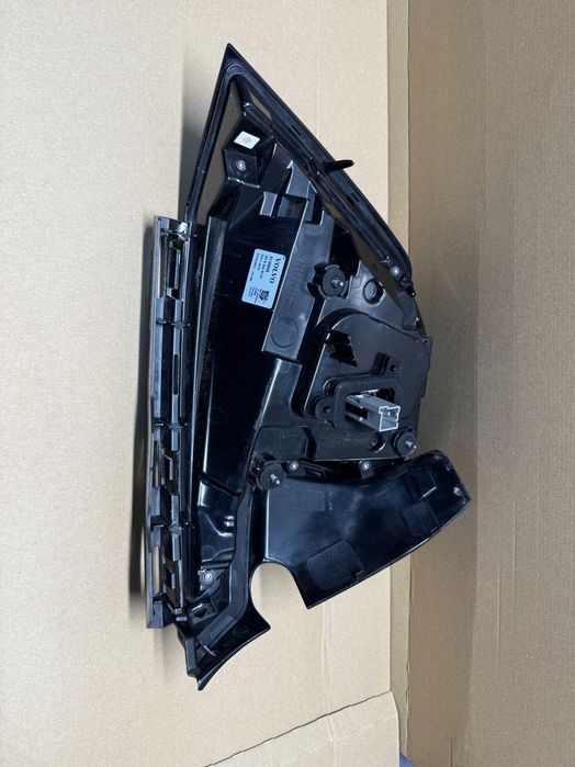 Lampa tylna VOLVO S90 LIFT europa 31108,926