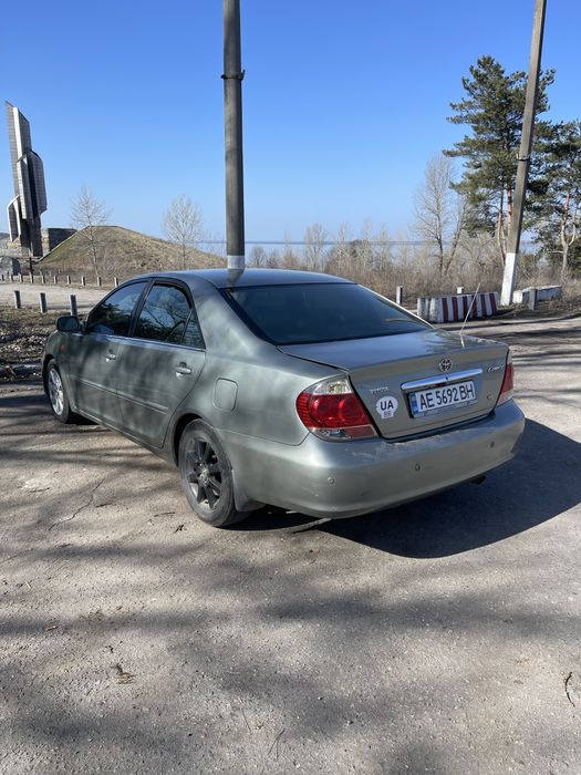 Продам автомобіль тойота камрі пишіть в особисті