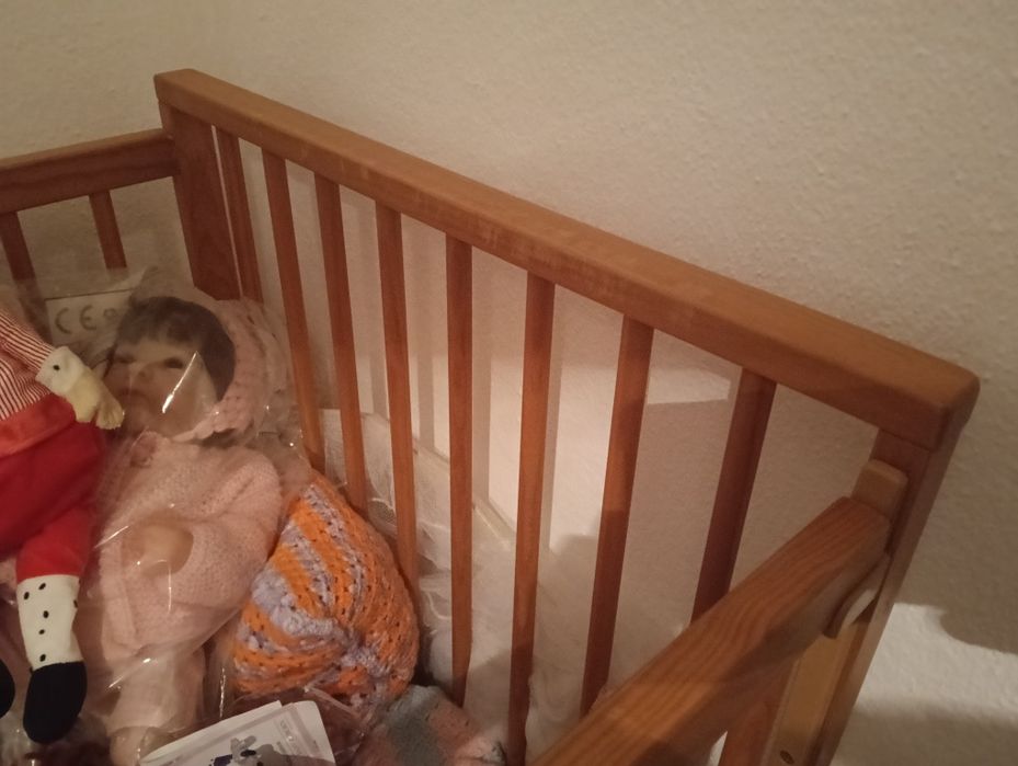 Berço  de pinho usado