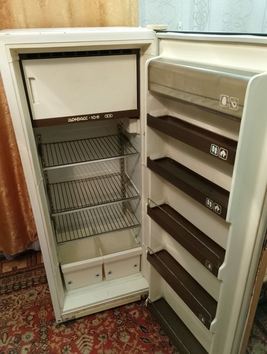 Продам холодильник Донбас, працює.