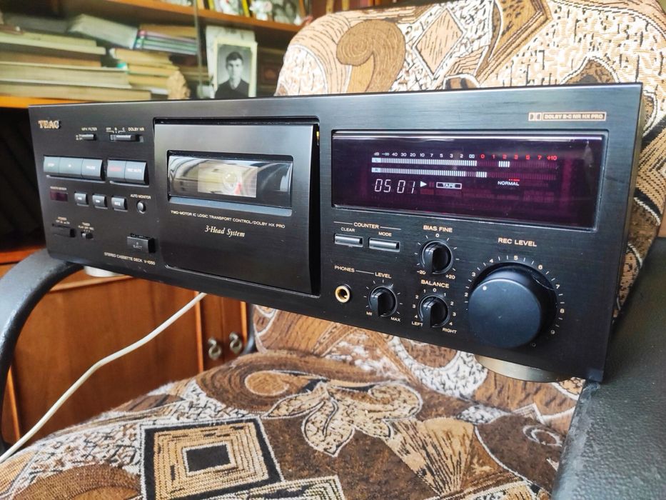 Касетна дека TEAC-V1050