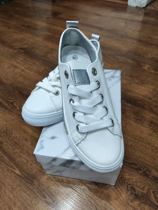 Białe trampki idealne na przebranie w dniu ślubu roz 36