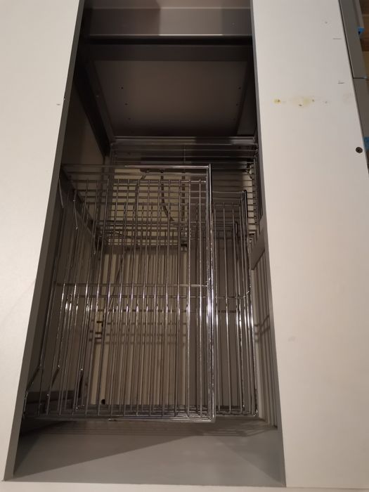 Kosz do szafki narożnej 90x55 firmy LGA  wraz z szafką.