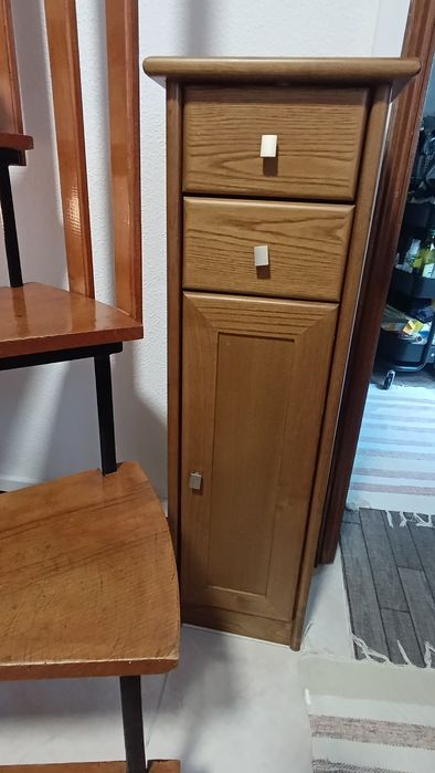 Conjunto de sala (armário, mesinha de apoio e móvel de apoio)