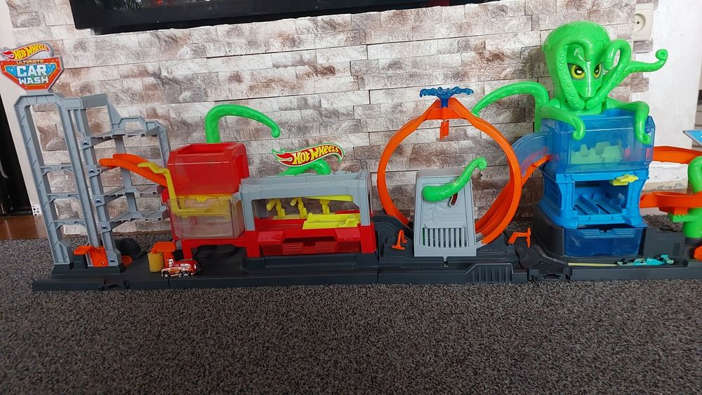 Трек Hot Wheels автомийка