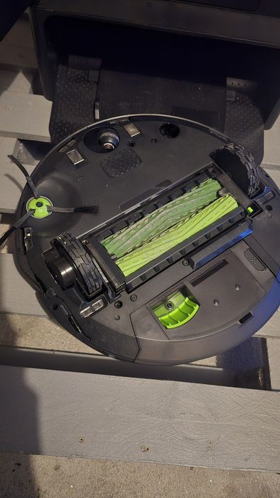 Irobot Roomba Combo j7 + Base de Recarga Automática de Água Clean Base