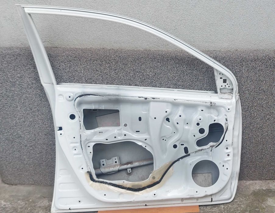 Двері передні Toyota corolla