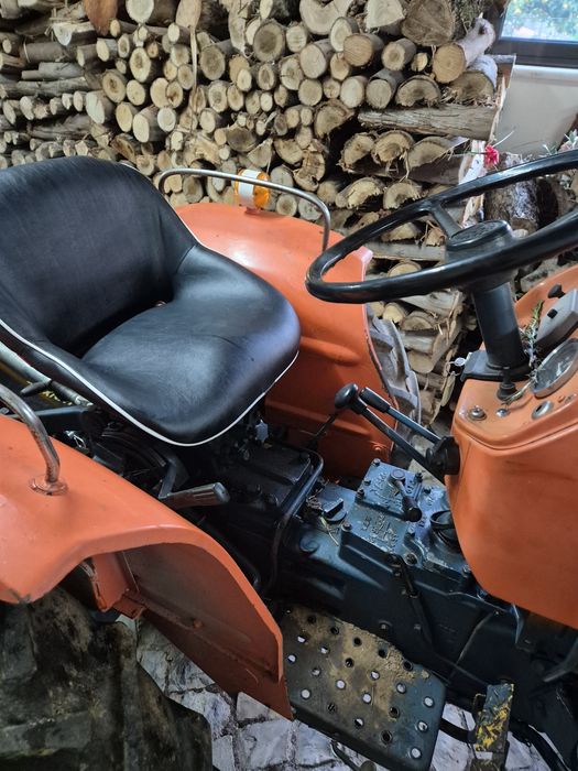 Trator Kubota  185 com tração