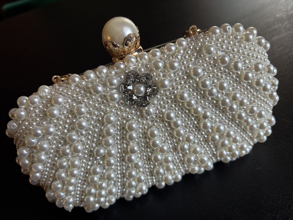 Perłowa kopertówka