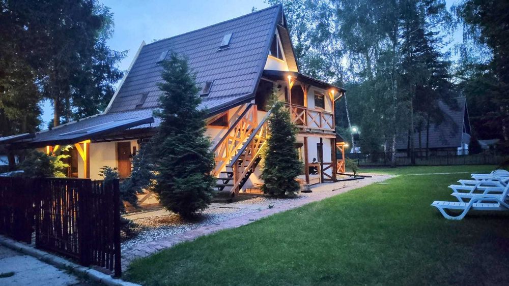 Apartament z ogrodem, parkingiem przy lesie na zalewem