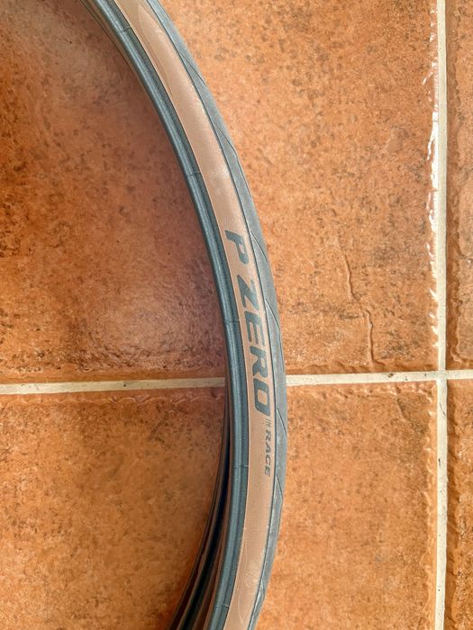 Pneus Pirelli P Zero   700x28.