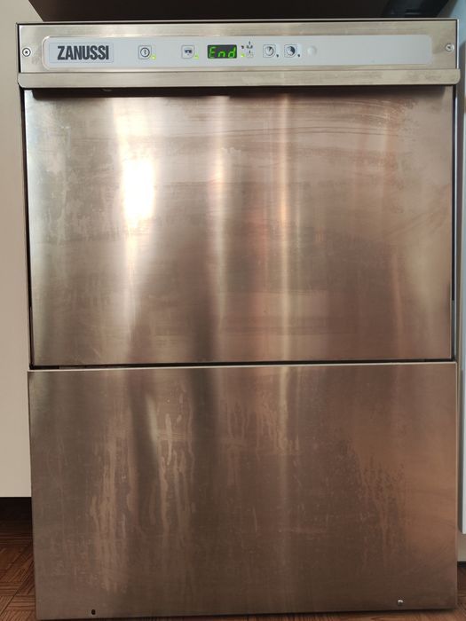 Máquina de Lavar Loiça Profissional Electrolux (Zanussi) – Como Nova!