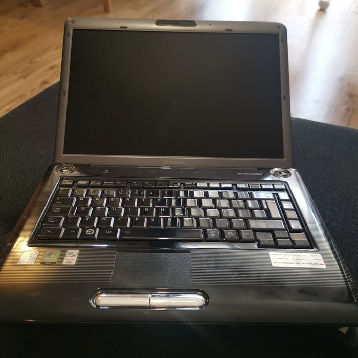 Do sprzedania Laptop; Toshiba Satellite A300-146 z zasilaczem sieciowym.