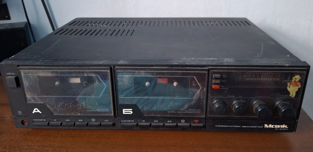 Продам стереомагнітофон двухкасетний Маяк М-242С