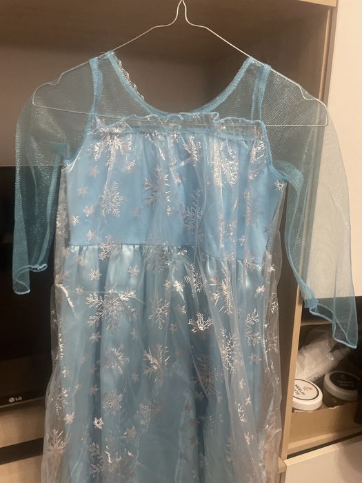 Плаття  Ельзи продаємо розмір 110-116