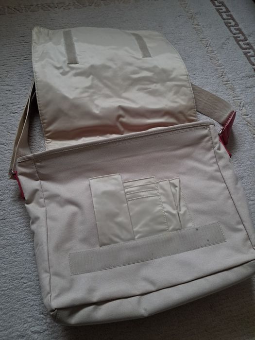 Torba na ramię większa niż A4