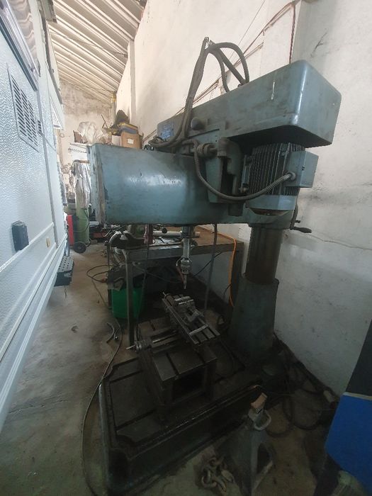Máquina de furar industrial