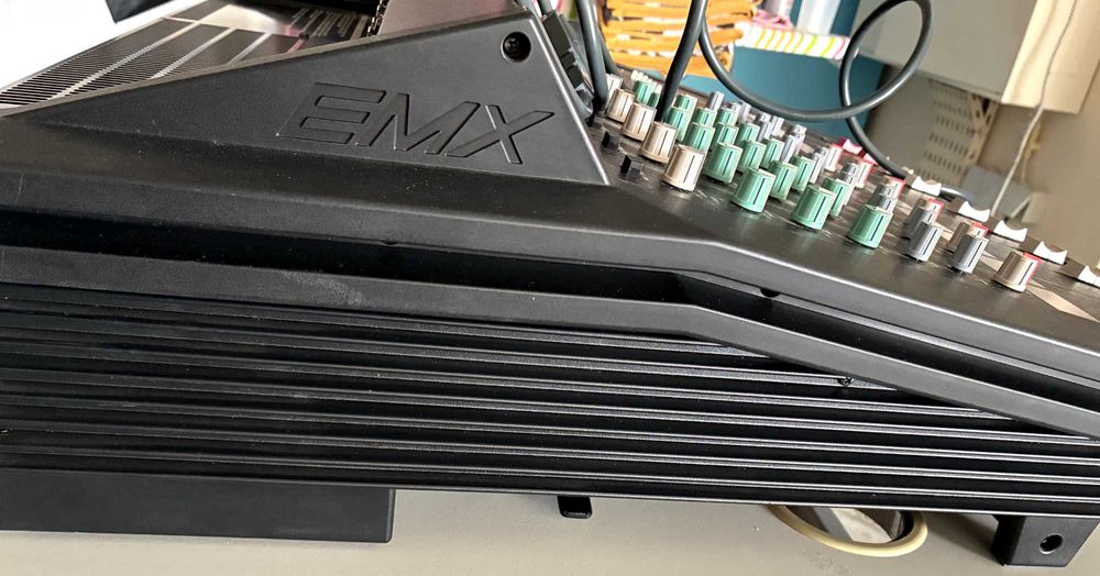 Mesa misturadora de som Yamaha EMX 2150 - Qtd. 1 Und.