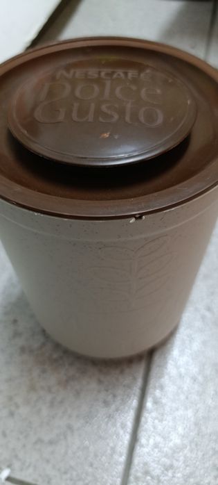 Máquina Dolce Gusto com acessórios
