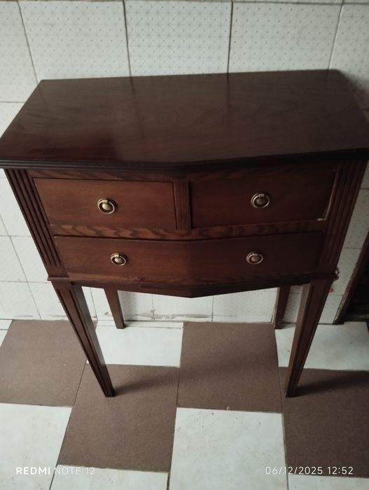 Aparador madeira com 3 gavetas