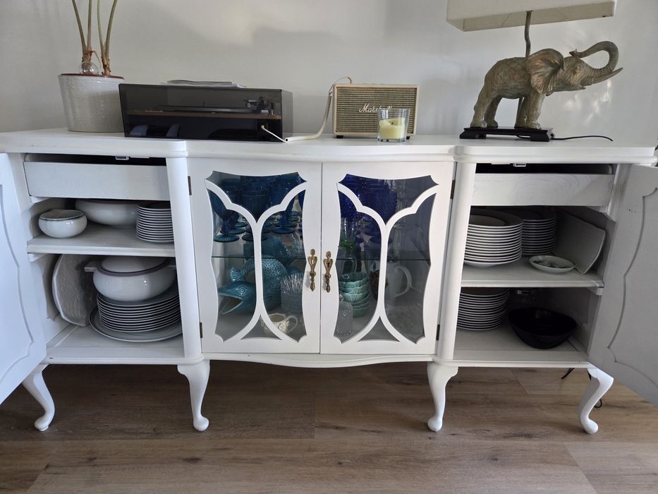 Aparador antigo restaurado Queen Anne