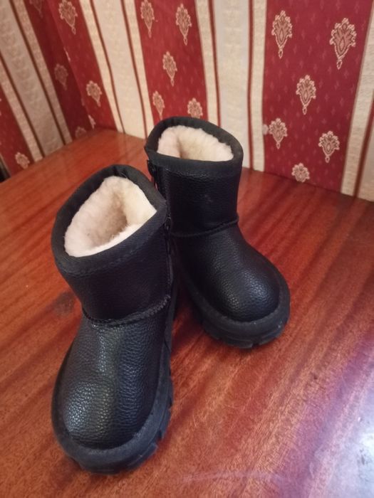 Продам взутя 22 розмір