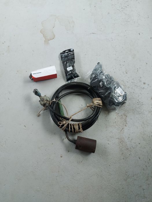 1 maçarico para chamuscar porcos ou  aquecer ferros+ 5 pares de luvas marca juba