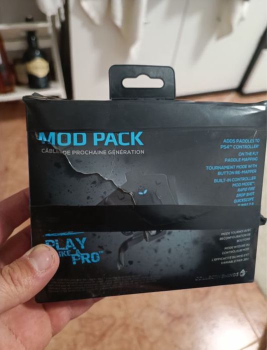 PlayStation 4 512GB + 7 Games + 2 Controllers + Striker Pack64409244749059123