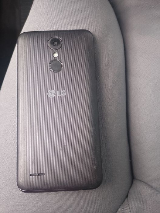 Lg сенсорний телефон  ..