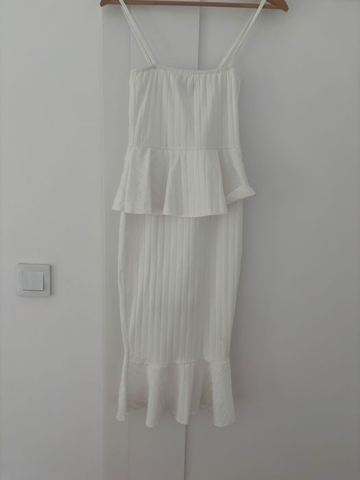 Biała sukienka boho