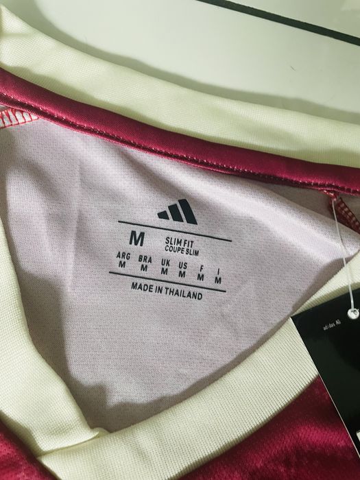Koszulka Realu Madryt na sezon 26/27 w rozmiarze M