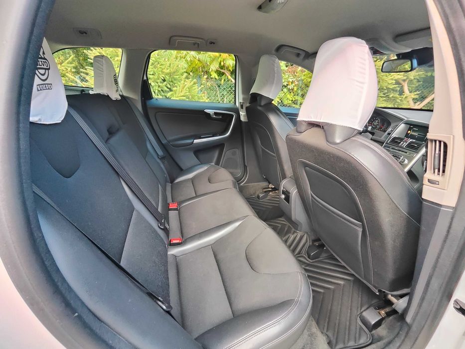 Volvo XC60 2015 2.0 FWD бензин