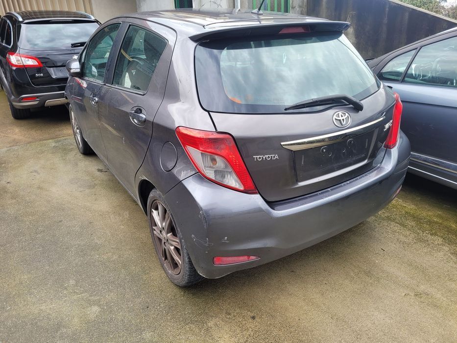 Toyota Yaris 2013 para peças