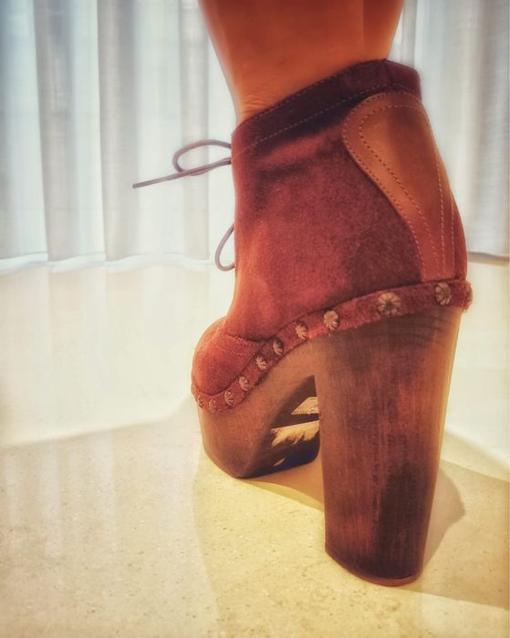 Botins castanhos camurça Gloria Ortiz