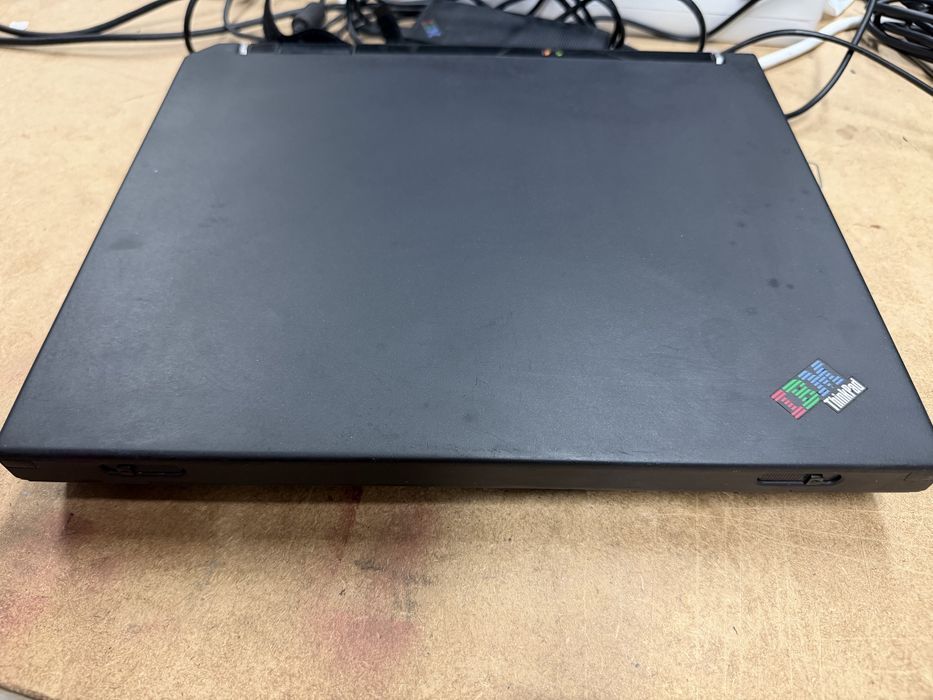 Lenovo Thinkpad T30, Pentium4 2Ghz, 256Mb Ram, Funcional