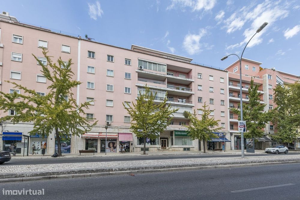 Espetacular apartamento T5 totalmente renovado, na Avenida João XXI