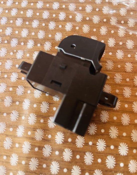 Перемикач склопідіймача кнопка
стеклоподъемника Nissan Qashqai