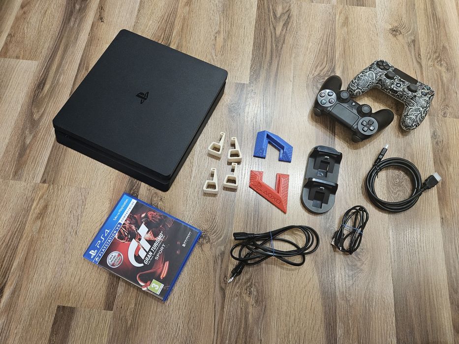 Sony PlayStation 4 PS4 slim 1TB + 2 pady + Gran Turismo Sport + gratis